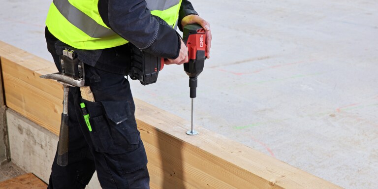 Fissaggio del legno sul calcestruzzo - installazione a spinta